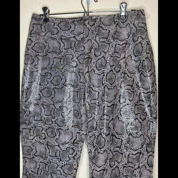 Bebe Snakeskin Flared Pants - 100% Leather Grey/Black sz 10 - NWOT - Picture 10 of 15